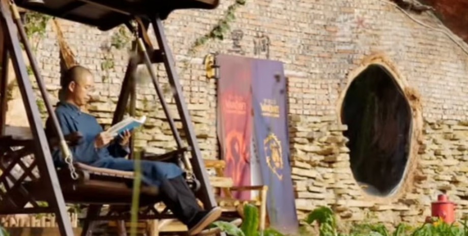 Чоловік живе у печері печера