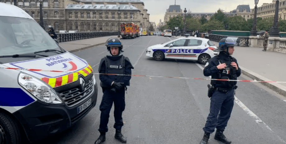 поліція париж