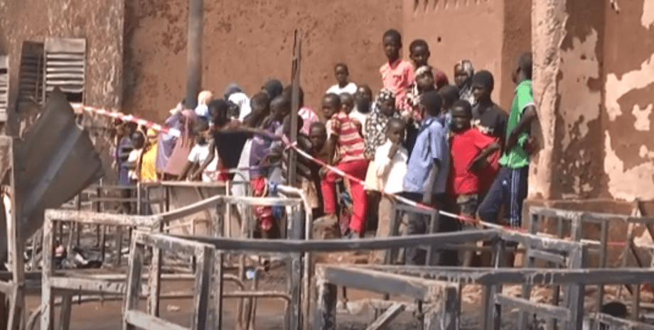 Огонь уничтожил 28 классов