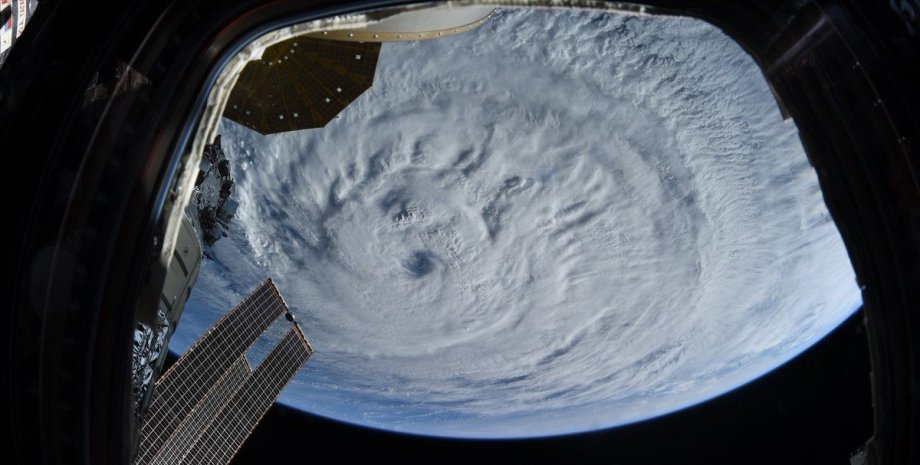 ураган Ларри, МКС, космос, фото
