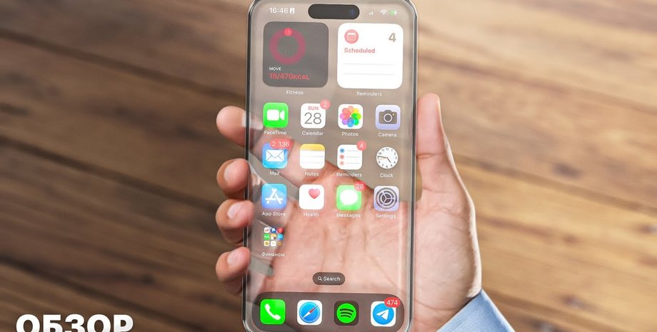 Прозрачный смартфон в руке