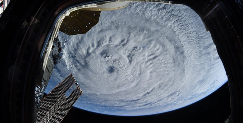 ураган Ларрі, МКС, космос, фото