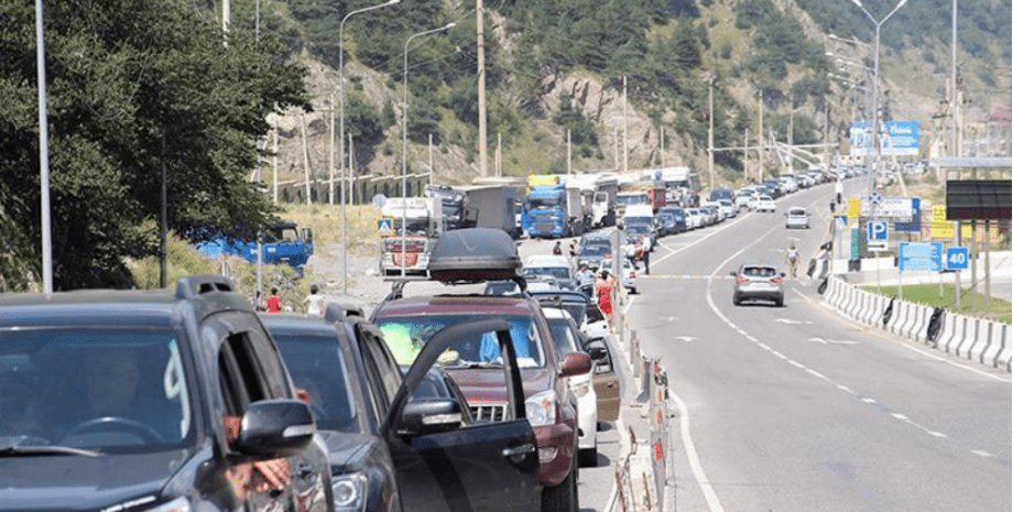 Очередь на КПП очередь на КПП, автомобили, Верхний Ларс, Грузия