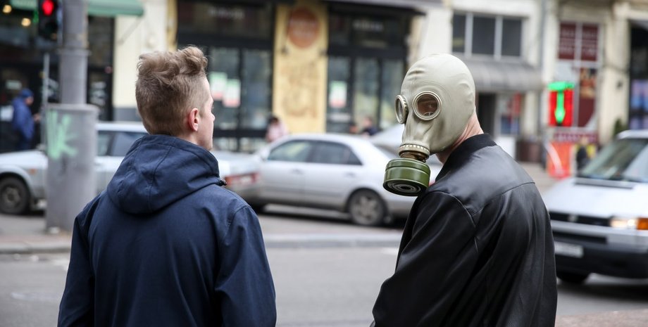 противогаз, Киев, прохожие, чистота воздуха