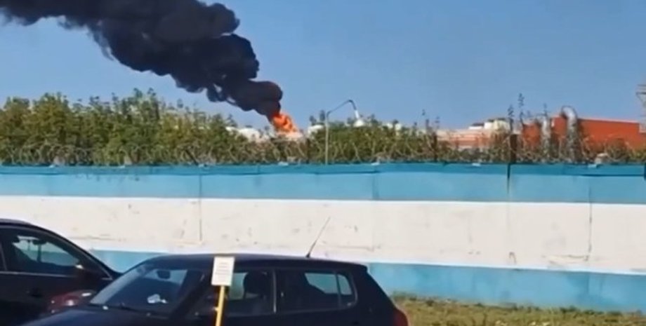 Нефтяной завод, РФ нефть, РФ пожар, РФ скважина, РФ пожар скважина, РФ пожар скважина, Сибур, Россия Сибур