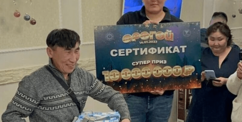 Победитель лотереи Победитель лотереи, мужчина, дояр, житель Якутии, приз, джекпот, деньги,