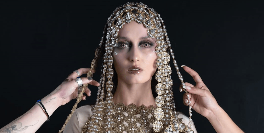 Алина Паш, певица