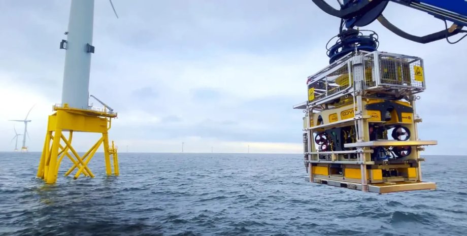 Вітрогенератор у морі, вітряні турбіни, апарат із ШІ для інспекцій