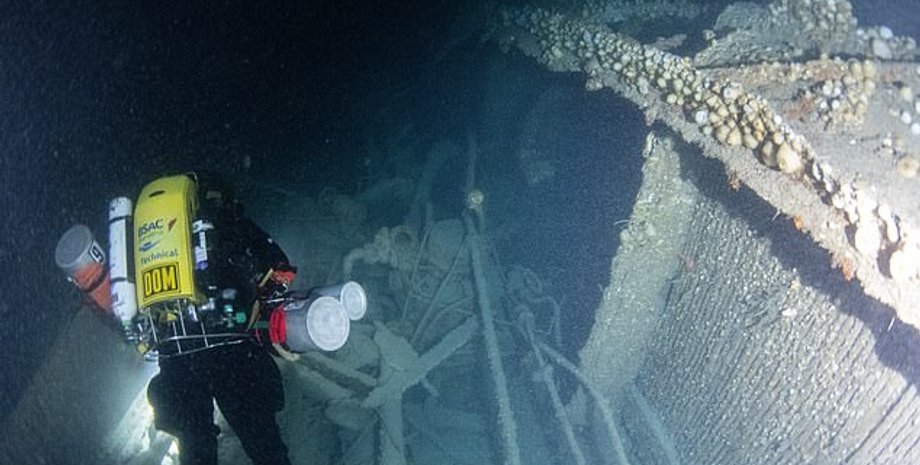 Затонувший эсминец ВМС США "Джейкоб Джонс".