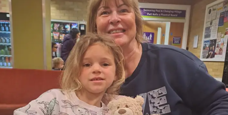 Бабушка берет деньги за воспитание собственных внуков, работа для пенсионеров, курьезы, дети, семейные истории