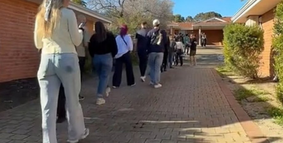 Черга біля трикімнатної квартири, яка здавалася за 650 доларів