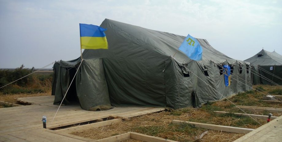 Палаточный городок на пункте пропуска "Чонгар" / Фото: ru.krymr.com