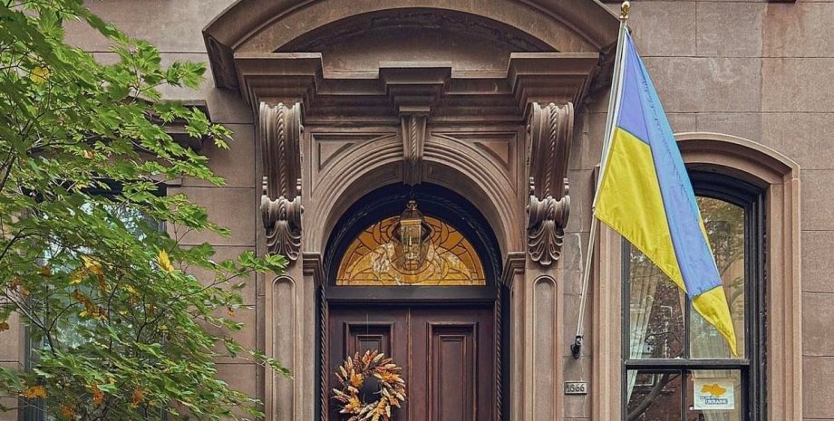 Дом Кэрри Брэдшоу, секс в большом городе, сара джессика паркер, и просто так, украинский флаг, манхэттен