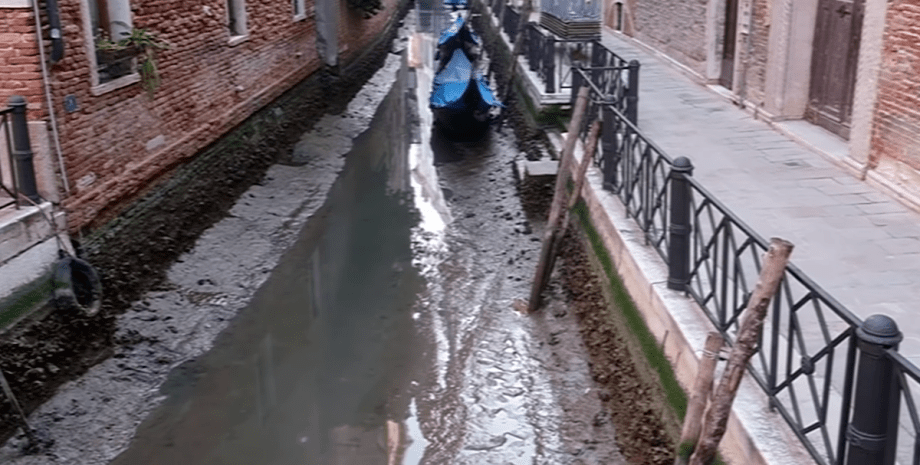 Венеция, каналы, гондолы, прилив