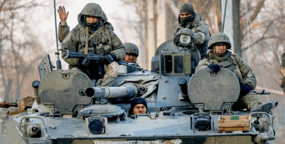Російські війська, тортури, танки, солдати на танку
