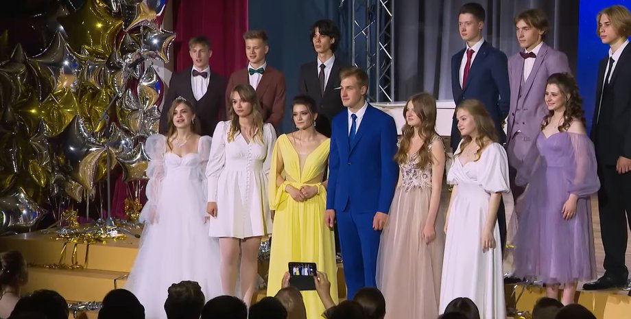 Что надеть на выпускной 2024