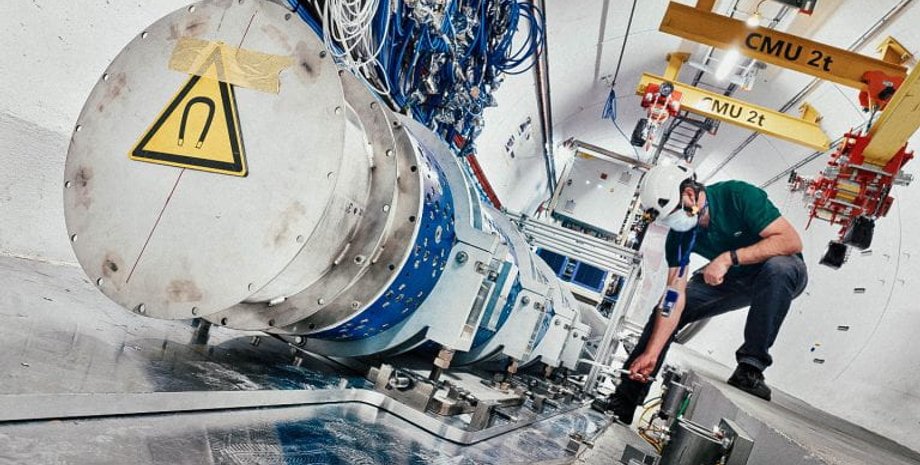 FASER, нейтрино, великий адронний колайдер