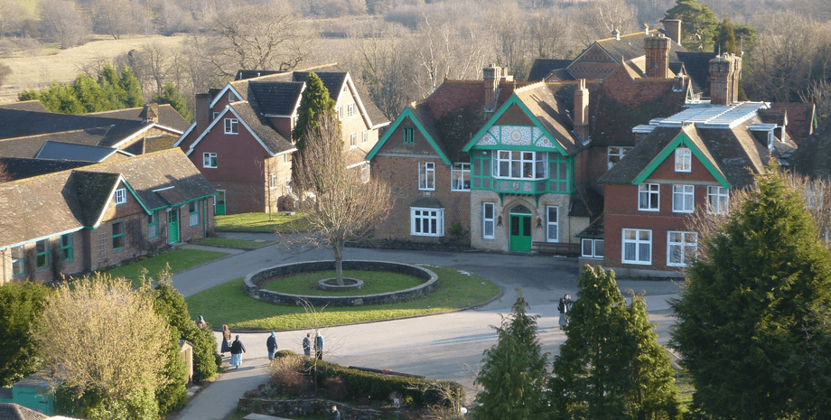 Деревня Дарвелл, нет преступности, нет бездомности, община, религиозная община, не нужны деньги, нет зарплат, особый устрой, общий фонд