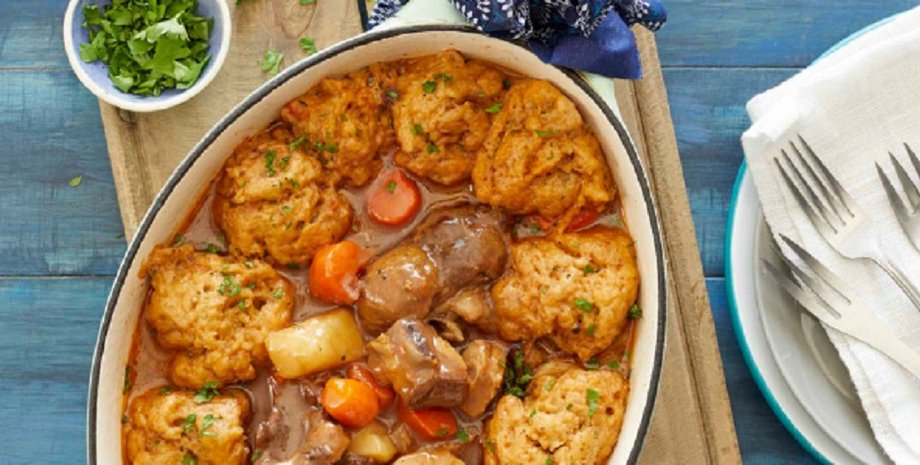 Рагу из свинины с клецками, жаркое из свинины