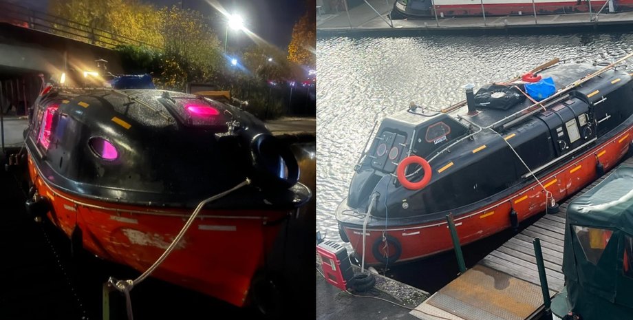 Рятувальна шлюпка, переобладнана на будинок Вид переобладнаної рятувальної шлюпки з підсвічуванням, пришвартованої біля берега