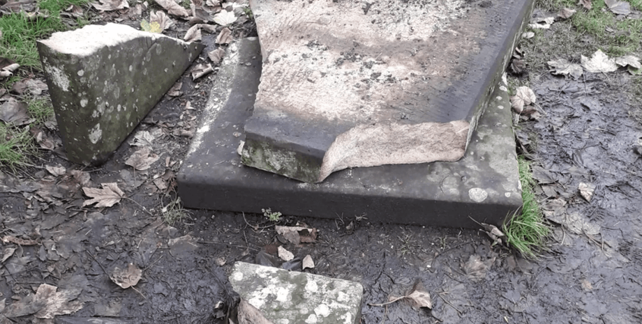 Надгробный камень Скруджа