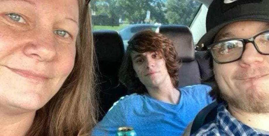 Велика різниця у віці, стосунки матері 7 дітей з найкращим другом її сина, цікаві історії