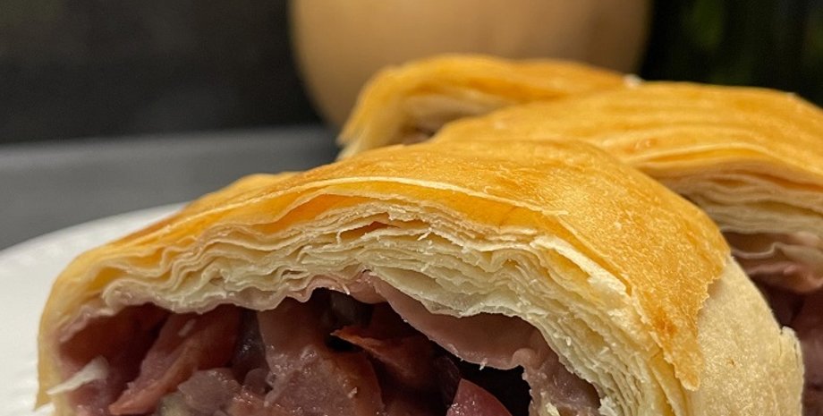 штрудель, штрудель із яблуками та вишнею