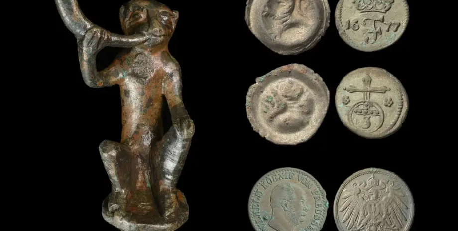 артефакты артефакты, монеты, фигурка обезьяны, раскопки, Германия, церковь, исследования, археология