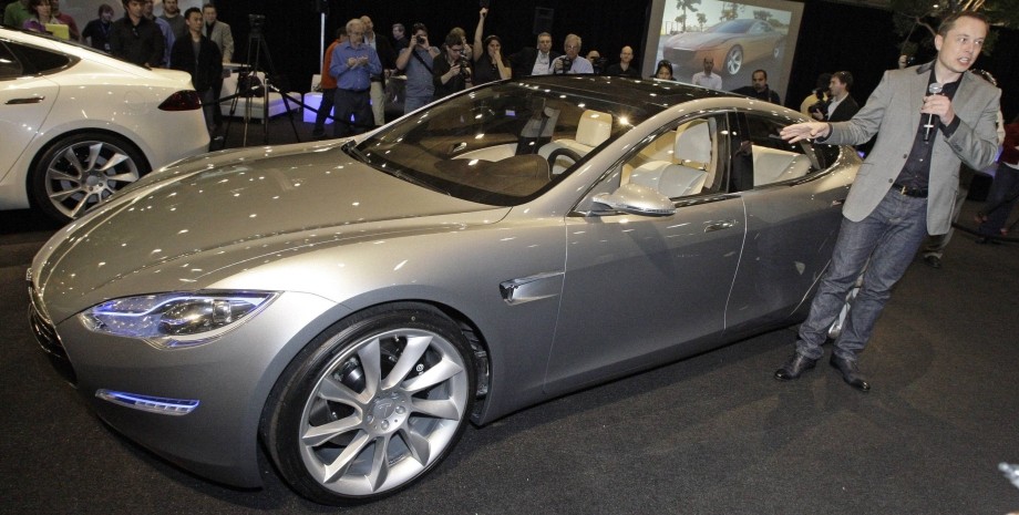 Tesla Model S, презентация Tesla Model S в 2009 году, Илон Маск