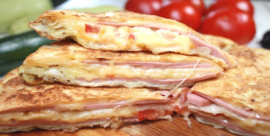 Быстрый завтрак, завтрак из лаваша, горячие бутерброды, лаваш с сыром на сковороде