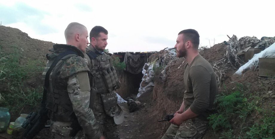 Андрей Билецкий в Широкино / Фото пресс-службы полка "Азов"