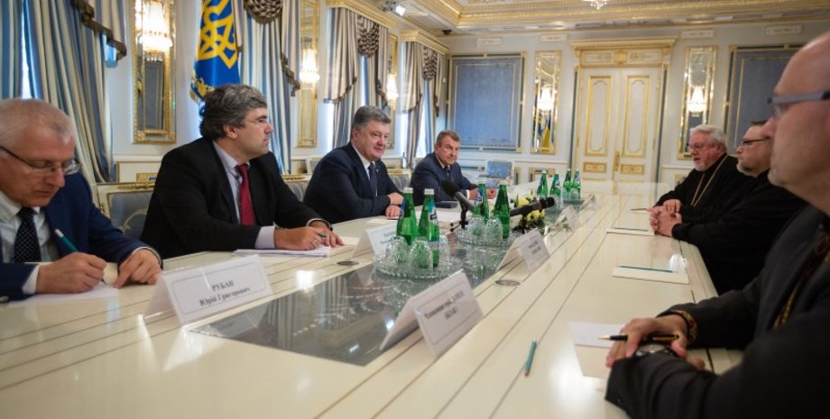 Петр Порошенко на встрече с представителями Вселенского патриарха / Фото пресс-службы президента