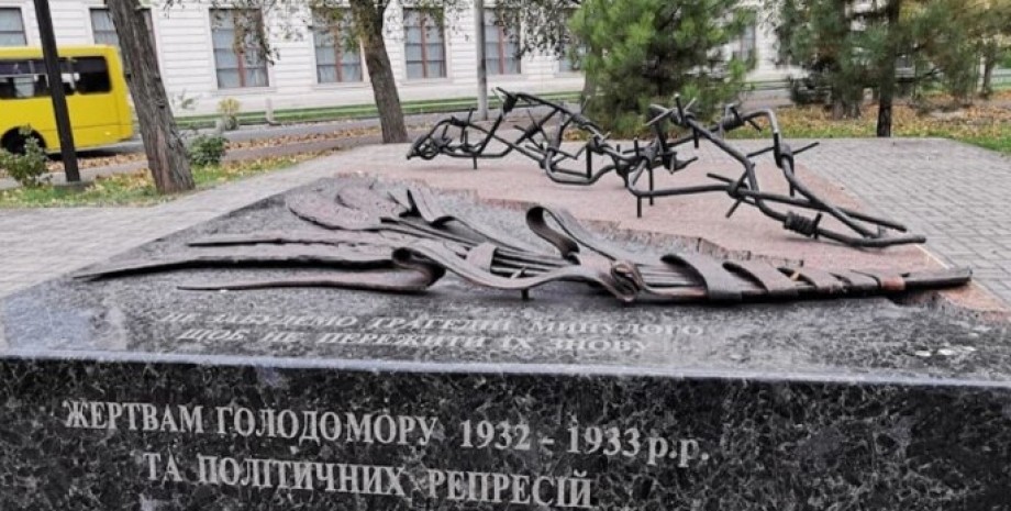 Des militants pro-russes ont déclaré avoir démantelé non pas un monument aux vic...
