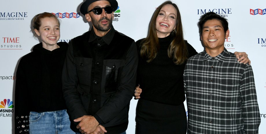 Анджелина Джоли