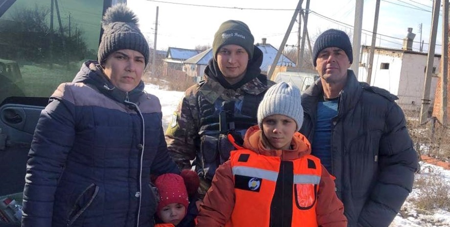 «Белые ангелы» эвакуация гражданских детей из села Терны Донецкой области
