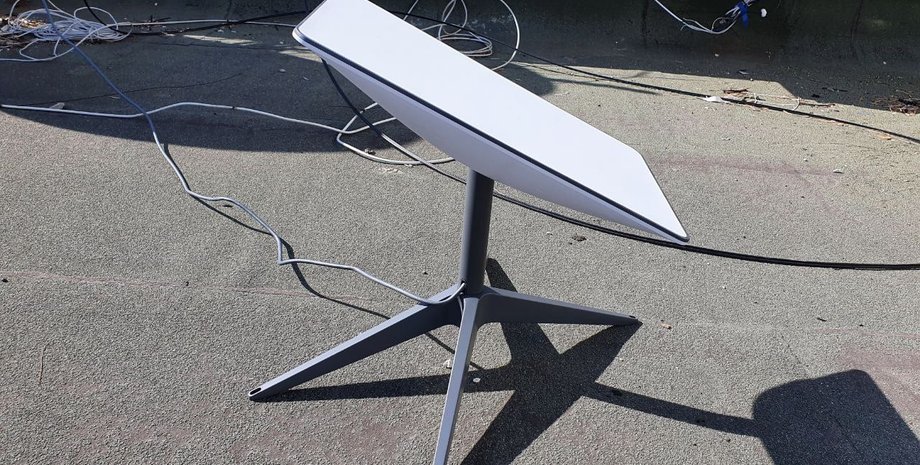 Старлінк супутниковий термінал супутниковий зв'язок Starlink Ілон Маск