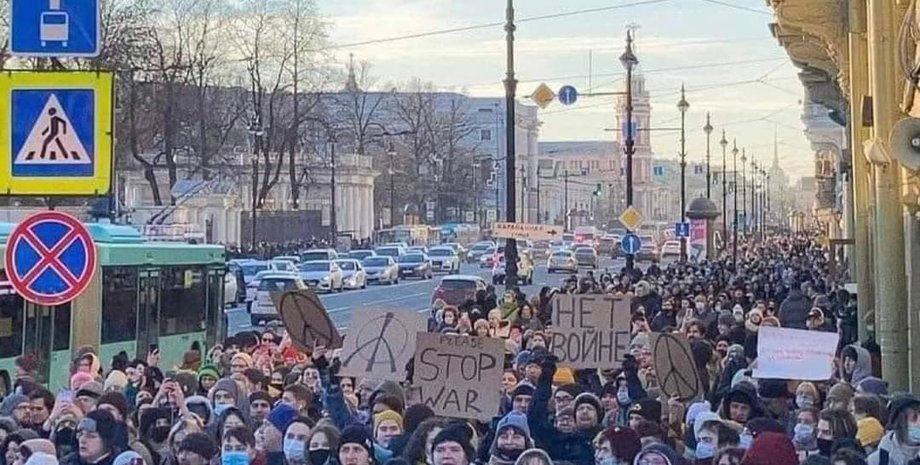 В России протесты стали массовыми, задержано больше тысячи человек