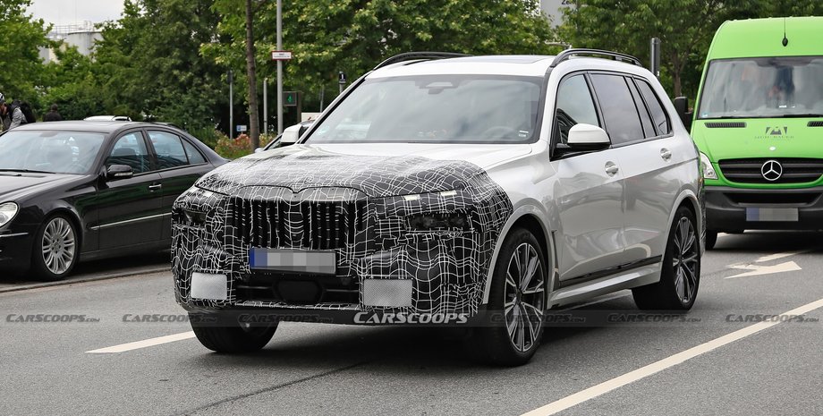 Рестайлинг кроссовера BMW X7