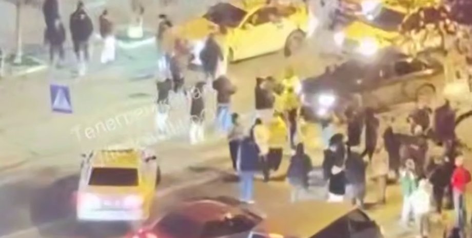 Одесити перекрили дорогу, вимагаючи світла