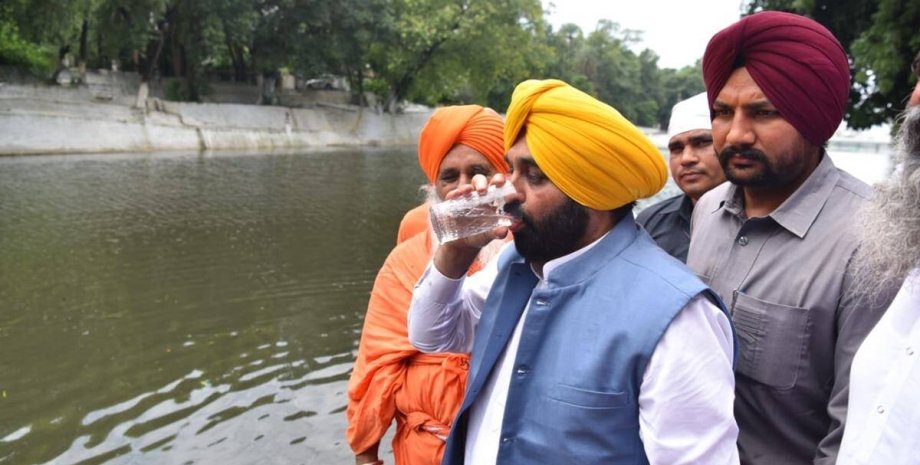 министр Пенджаба, Бхагвант Манн, Бхагвант Манн пьет воду