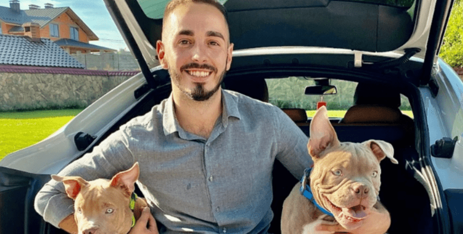 Иван Мельничин возле своей машины