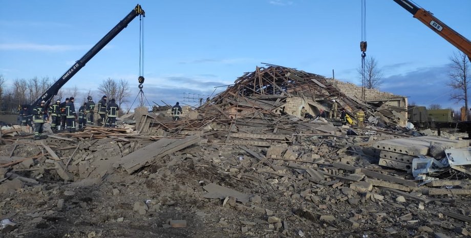 Авіаудар Росії, вторгнення Росії, руйнування, завали, загиблі, війна з Україною