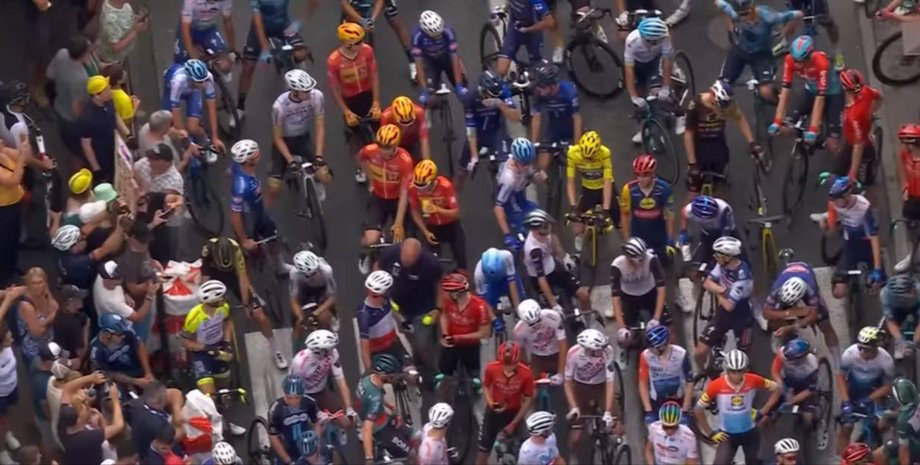 велосипедист, велогонка, тур де франс, авария, дтп, болельщики, селфи, курьез на соревнованиях