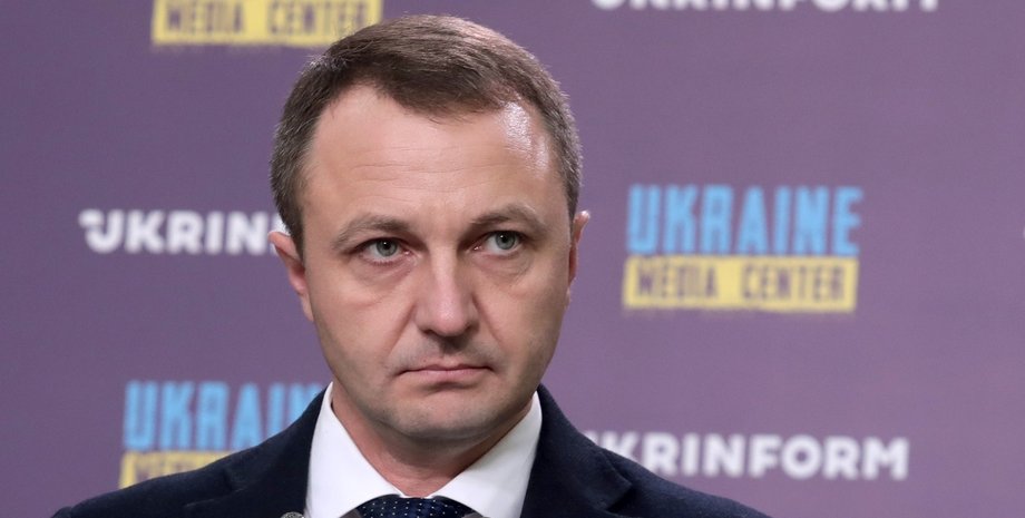 Тарас Креминь находится на должности языкового омбудсмена до 8 июля, а дальше Кабмин вносит нового кандидата