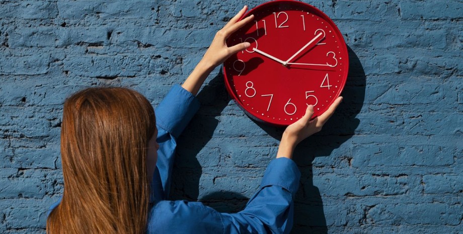 Перехід на літній час 2025 року відбудеться переведення годинника, годинник, переведення часу, перехід на літній час