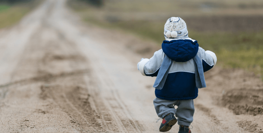 Нашли пропавшего ребенка,  малыш пережил два дня шторма, ураган берил, мать потеряла детей, арестовали мать,