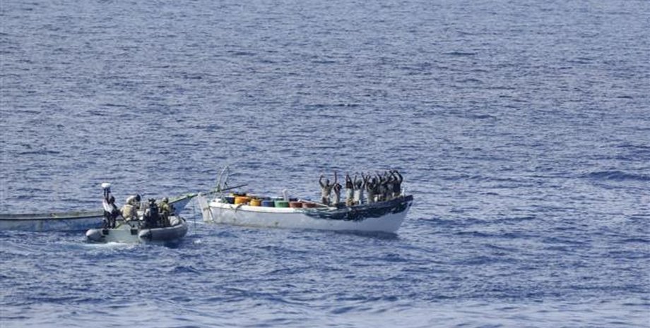 Нападение сомалийский пиратов на иранских рыбаков. Фото: Press TV