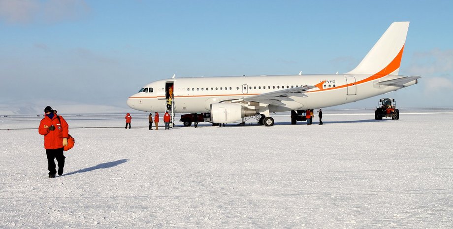 Самолет, станция Мак-Мердо, Антарктида, сексуальное насилие, США, фото