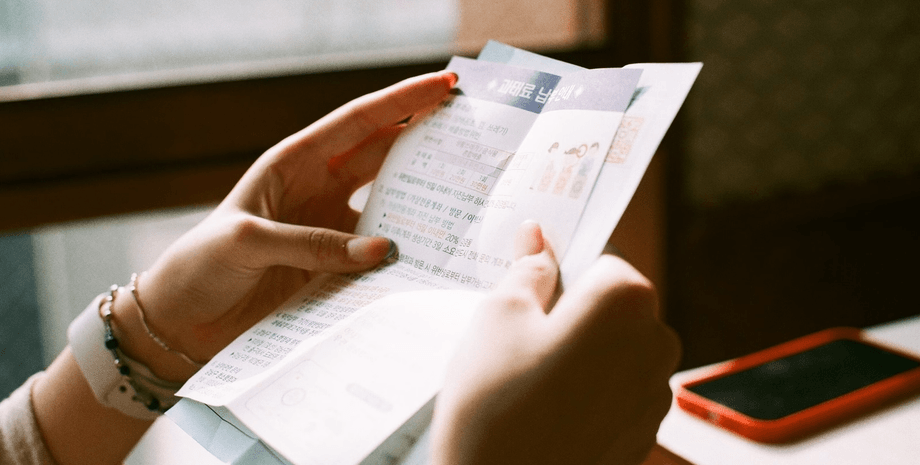 Скільки чайових залишати офіціантам, клієнтка поскаржилась на великі чайові, скандал, сфера обслуговування, США