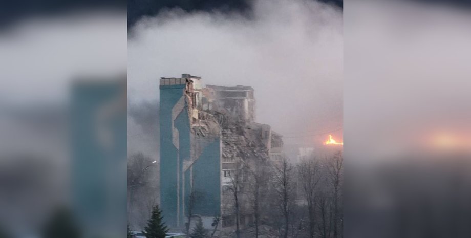 Удар по будинку в Тернополі, пожежа у Львові: які наслідки ракетної атаки ЗС РФ (відео)